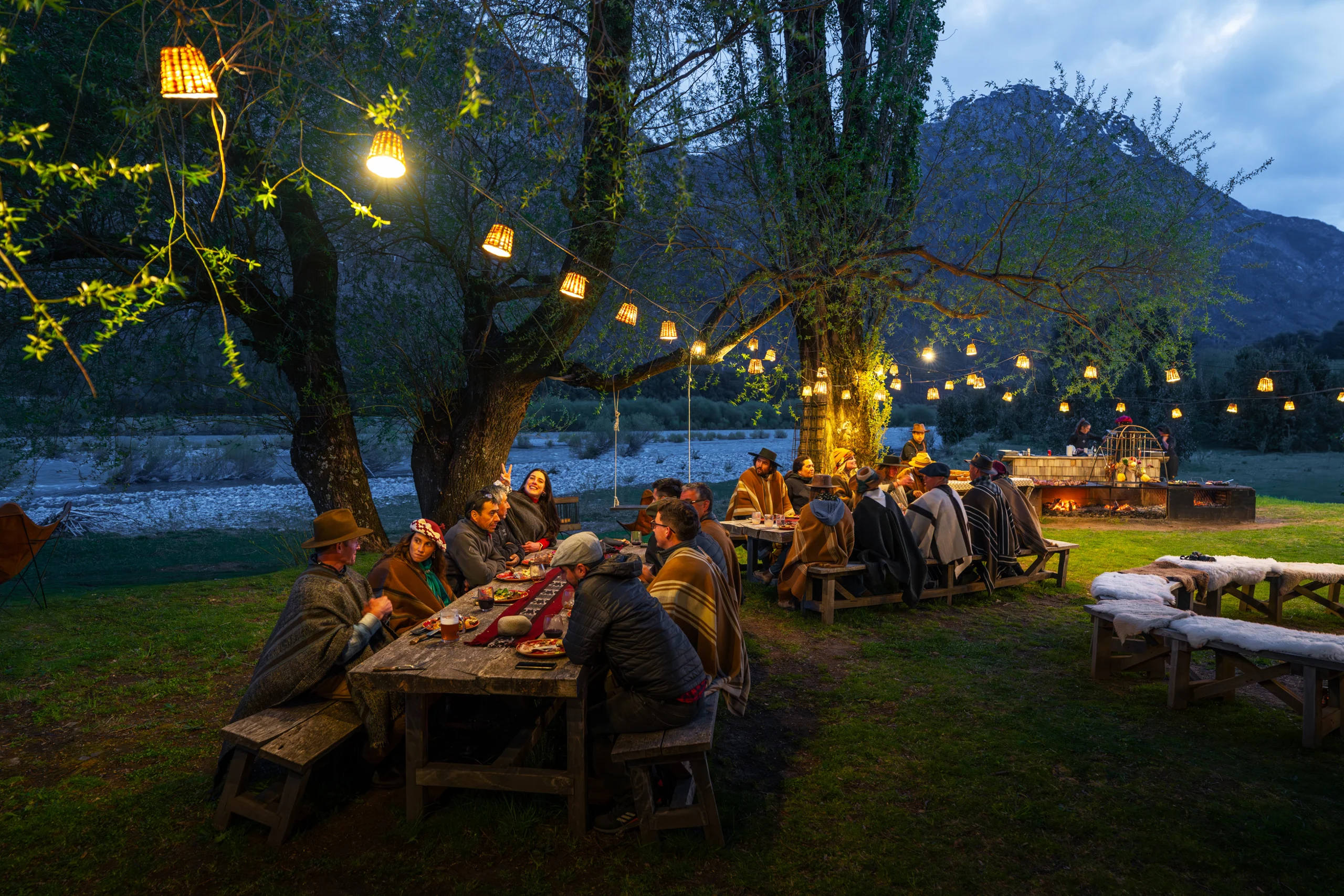 Eleven Chilean experience team eating.