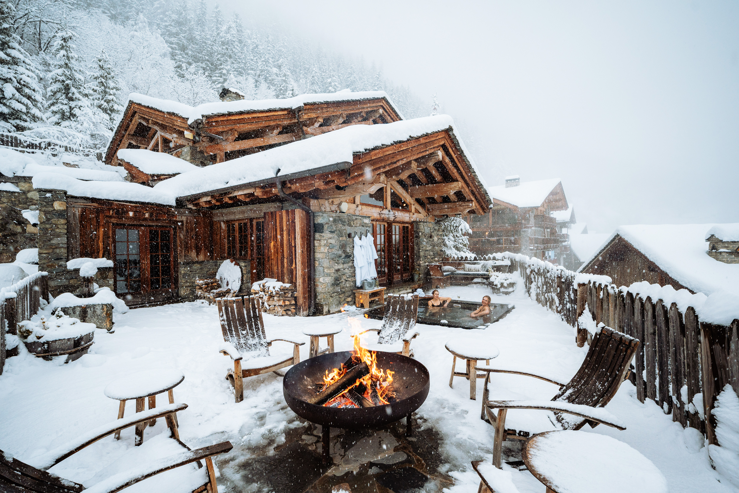 A hot tub wit a fantastic view of snow-covered alps.