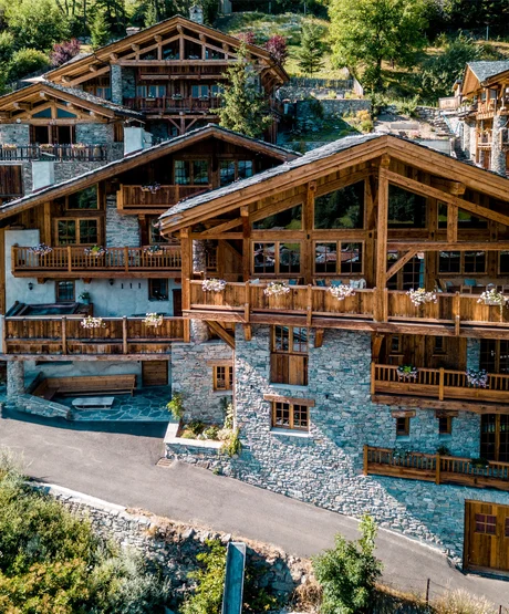 Aerial shot of Chalet Hibou in the summer.