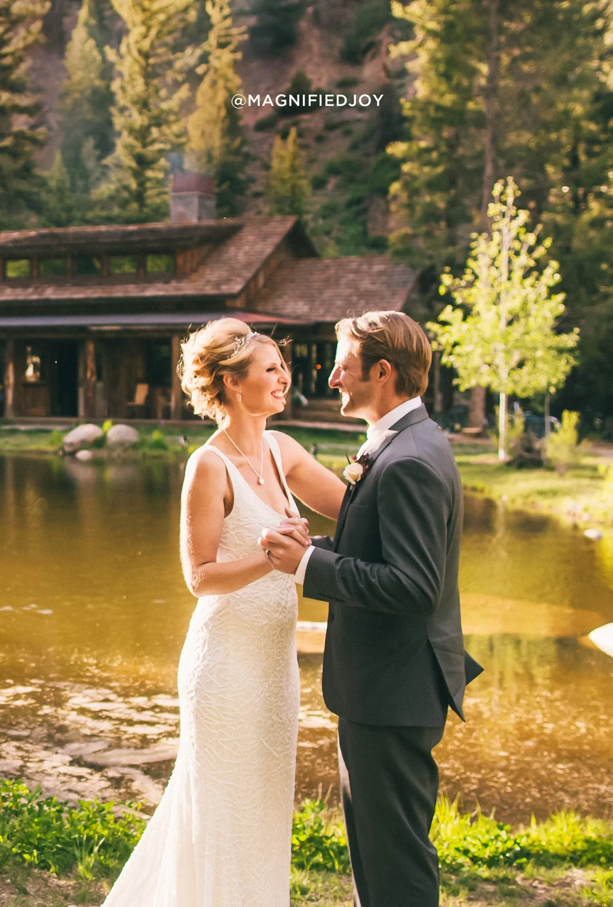 Newly wed couple at Taylor River Lodge.